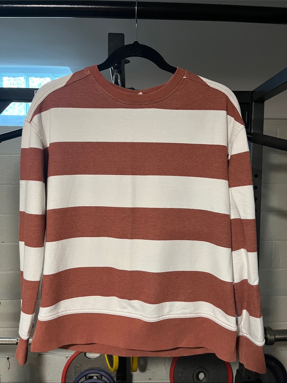Universal Thread Men's Wide-Stripe Crewneck Sweater in Rusty Brown & White